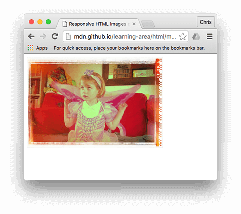 一张照片，内容是一个小女孩打扮成仙女，图像应用了老式相机胶片效果