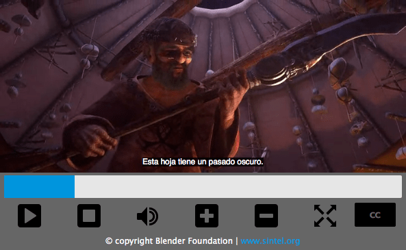 Video-Player mit Standardelementen wie Play, Stopp, Lautstärke und Untertitel an- und ausschalten. Das Video zeigt eine Szene eines Mannes, der eine speerartige Waffe hält, und ein Untertitel lautet "Esta hoja tiene pasado oscuro."