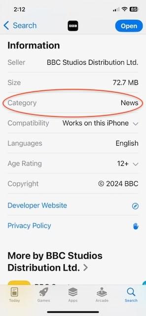 Informationsbereich der BBC-App mit dem Feld Kategorie rot umkreist, das News anzeigt.