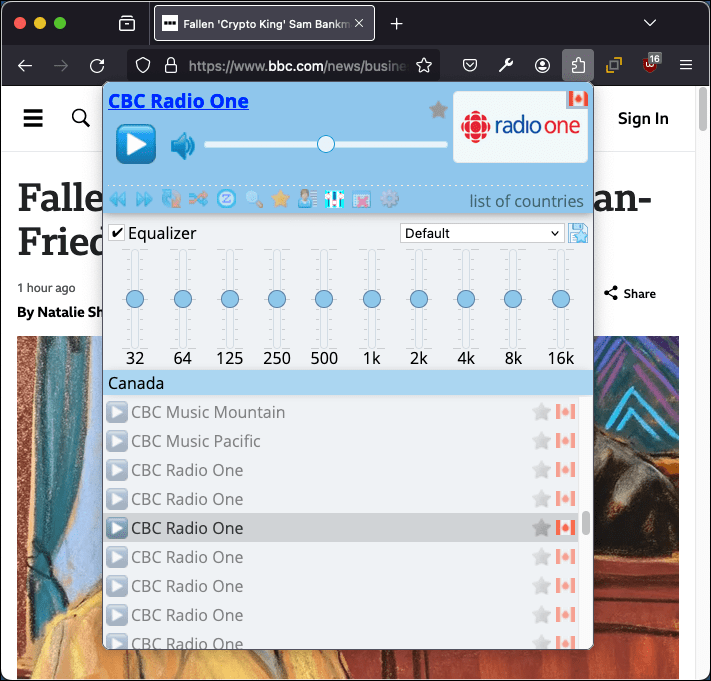 Worldwide Radio 扩展显示了加拿大的广播电台列表，并选择了 RadioOne 进行播放。